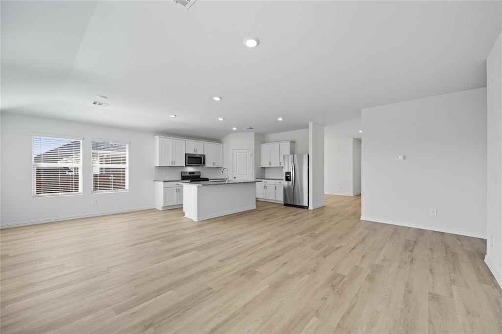 6645 Valley Lake Ln - Photo 3 of 17