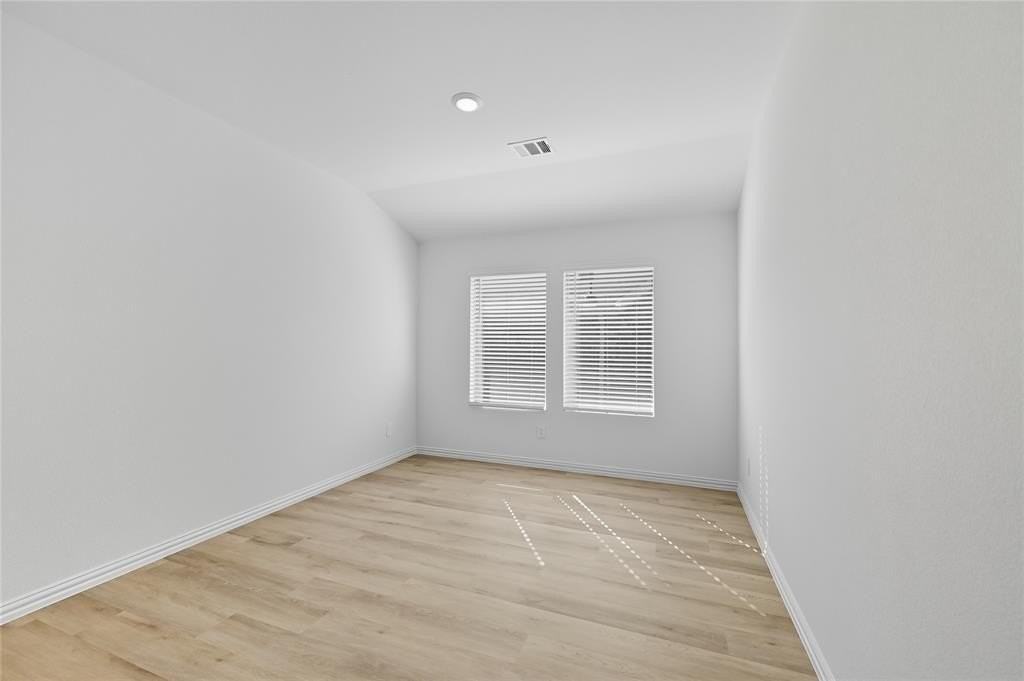 6645 Valley Lake Ln - Photo 4 of 17