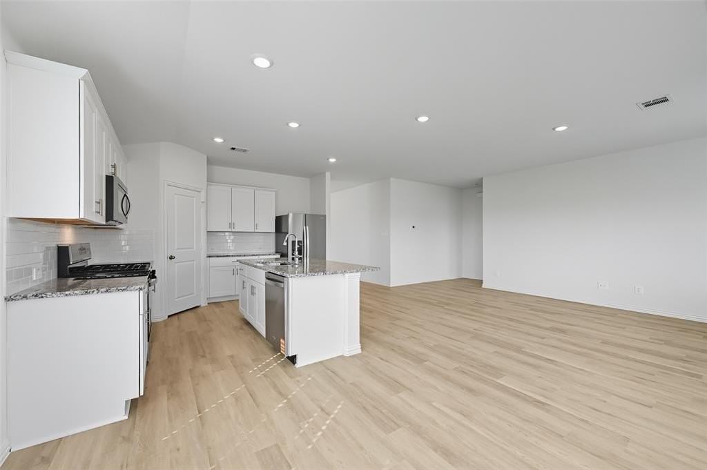 6645 Valley Lake Ln - Photo 7 of 17