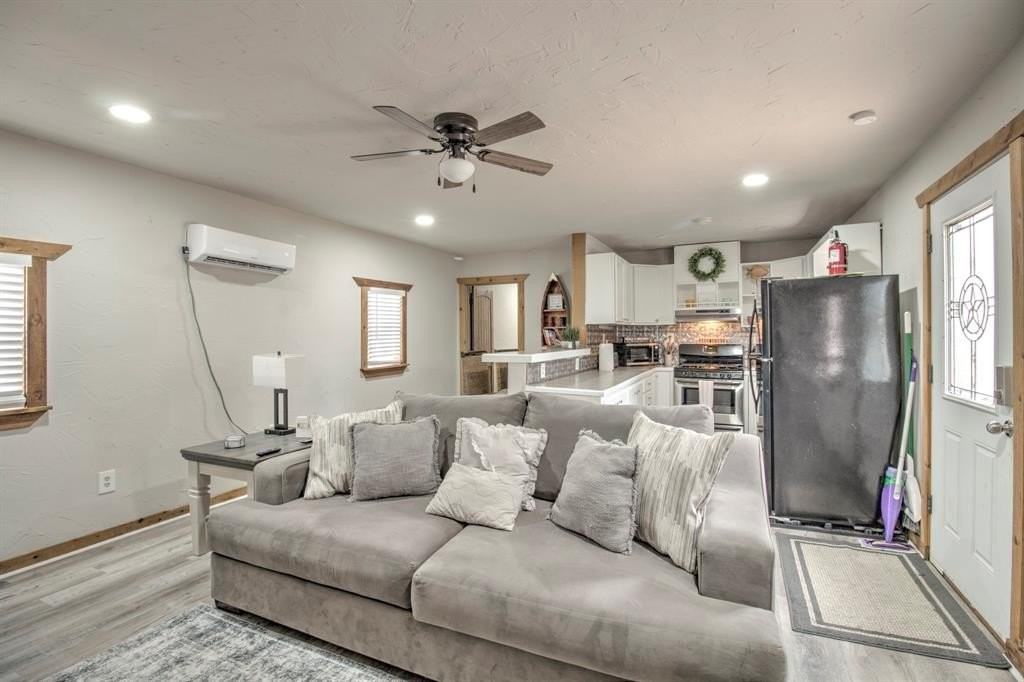 179 Oak St - Photo 7 of 22