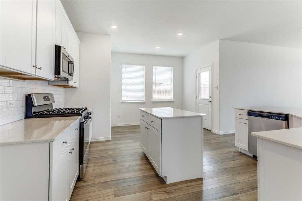 1213 Blue Spring Dr - Photo 3 of 12