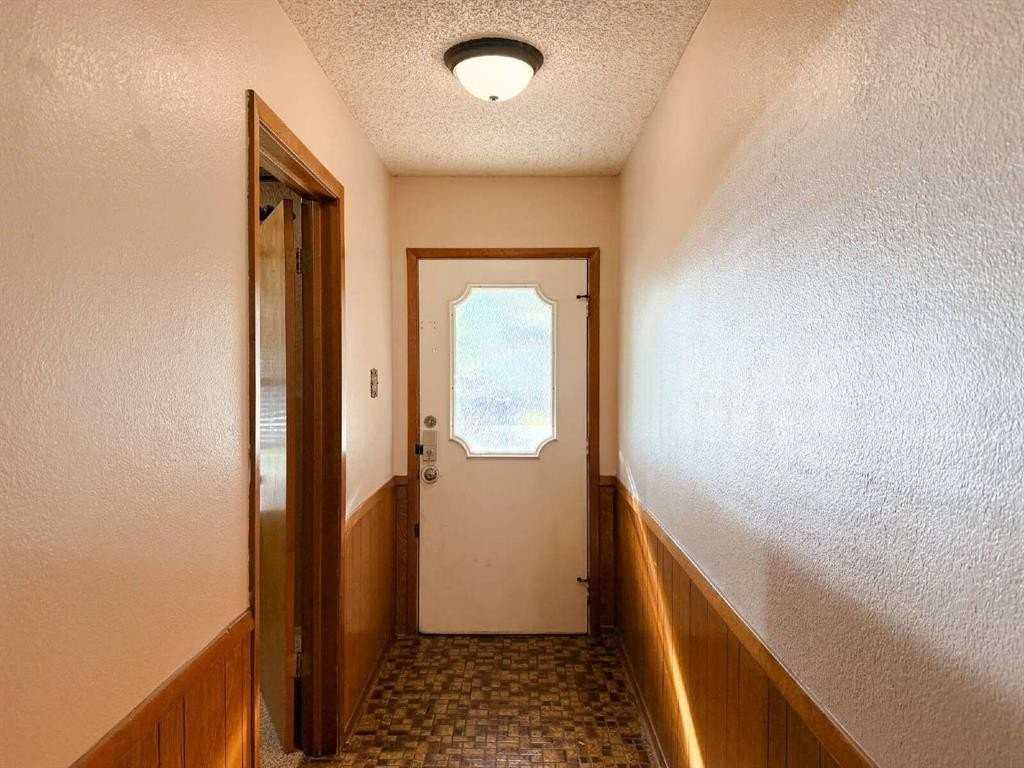 3708 Holland Dr - Photo 5 of 33