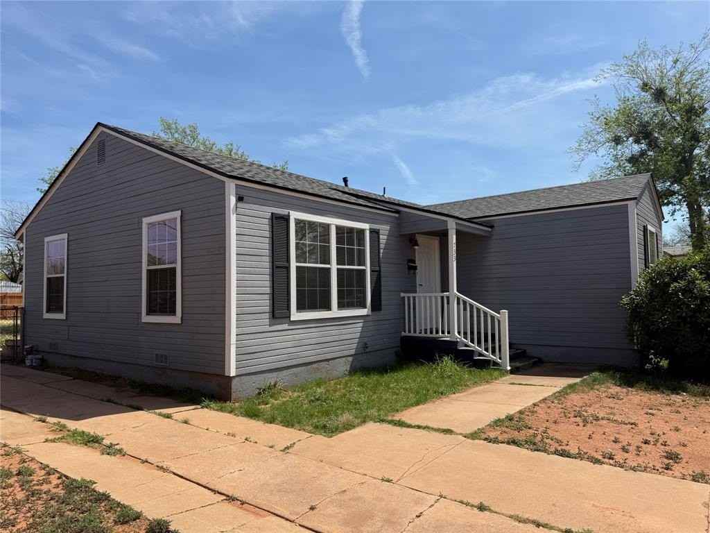 733 S Crockett Dr - Photo 2 of 18