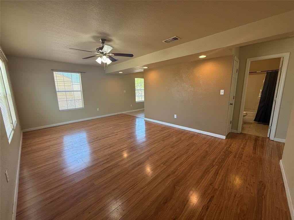 733 S Crockett Dr - Photo 3 of 18