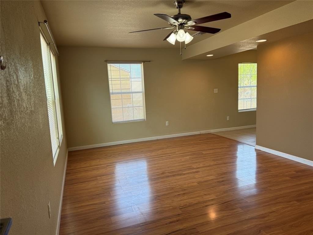 733 S Crockett Dr - Photo 5 of 18