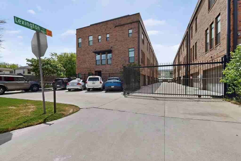 4920 Lexington Ct - Photo 2 of 36