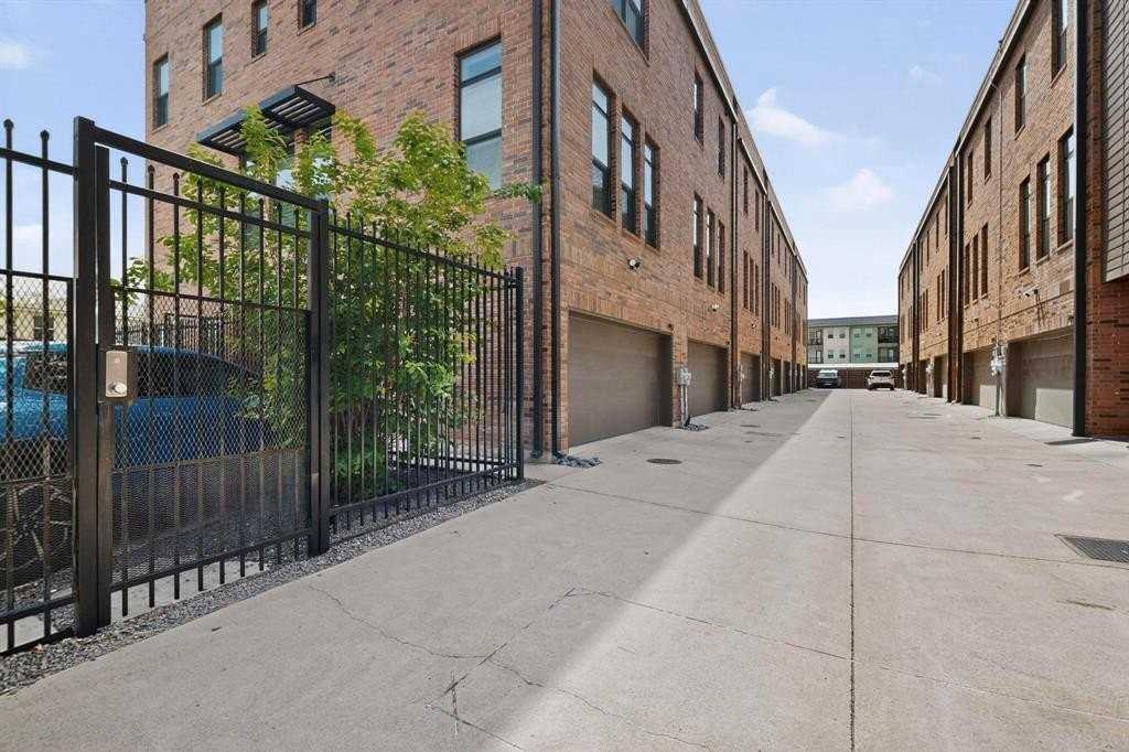 4920 Lexington Ct - Photo 3 of 36