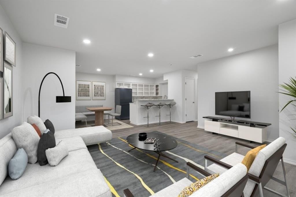 726 Skyline Dr - Photo 2 of 14