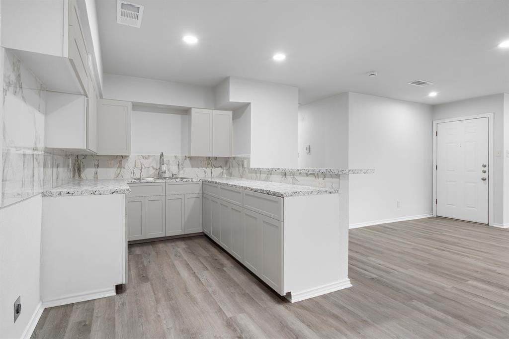 726 Skyline Dr - Photo 4 of 14