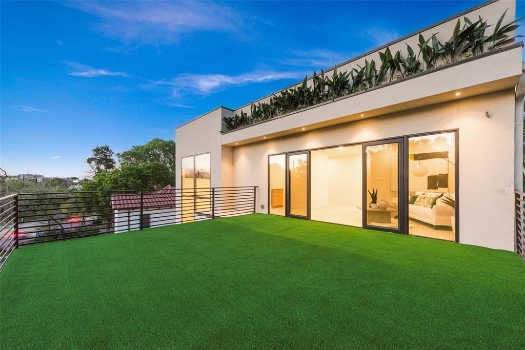 1622 Sylvan Ave - Photo 3 of 21