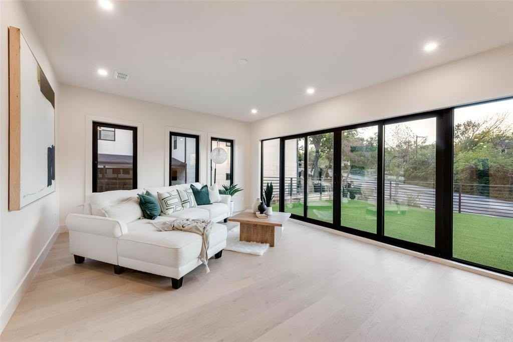 1622 Sylvan Ave - Photo 4 of 21