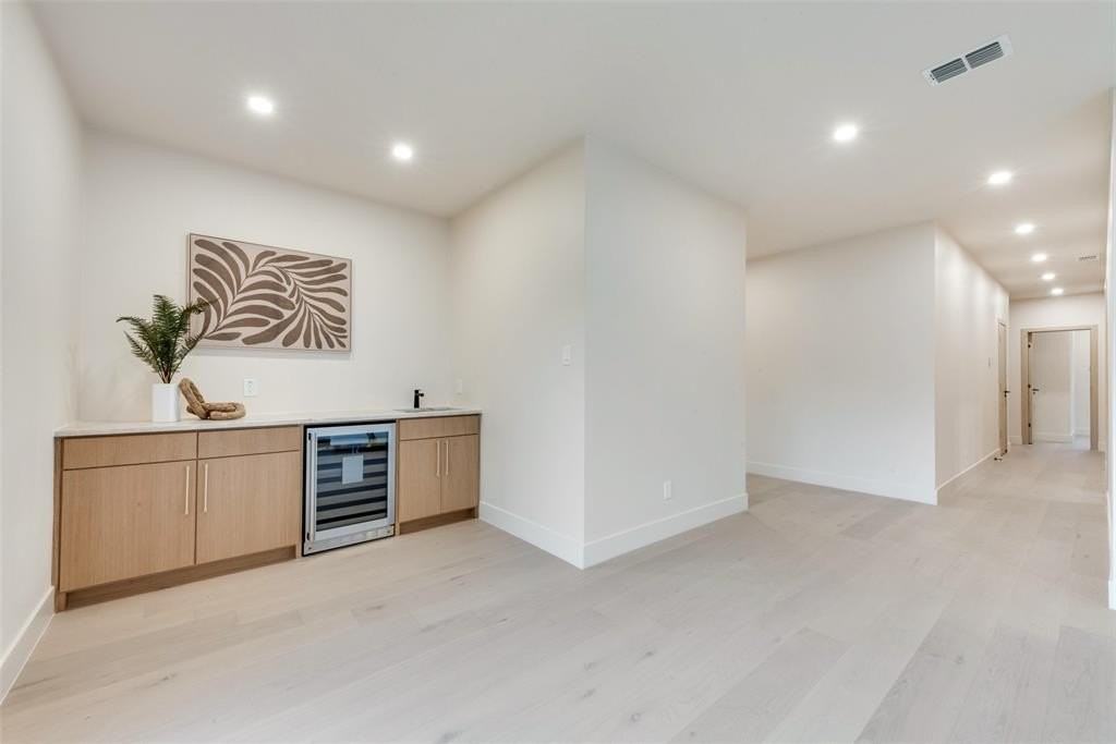 1622 Sylvan Ave - Photo 7 of 21