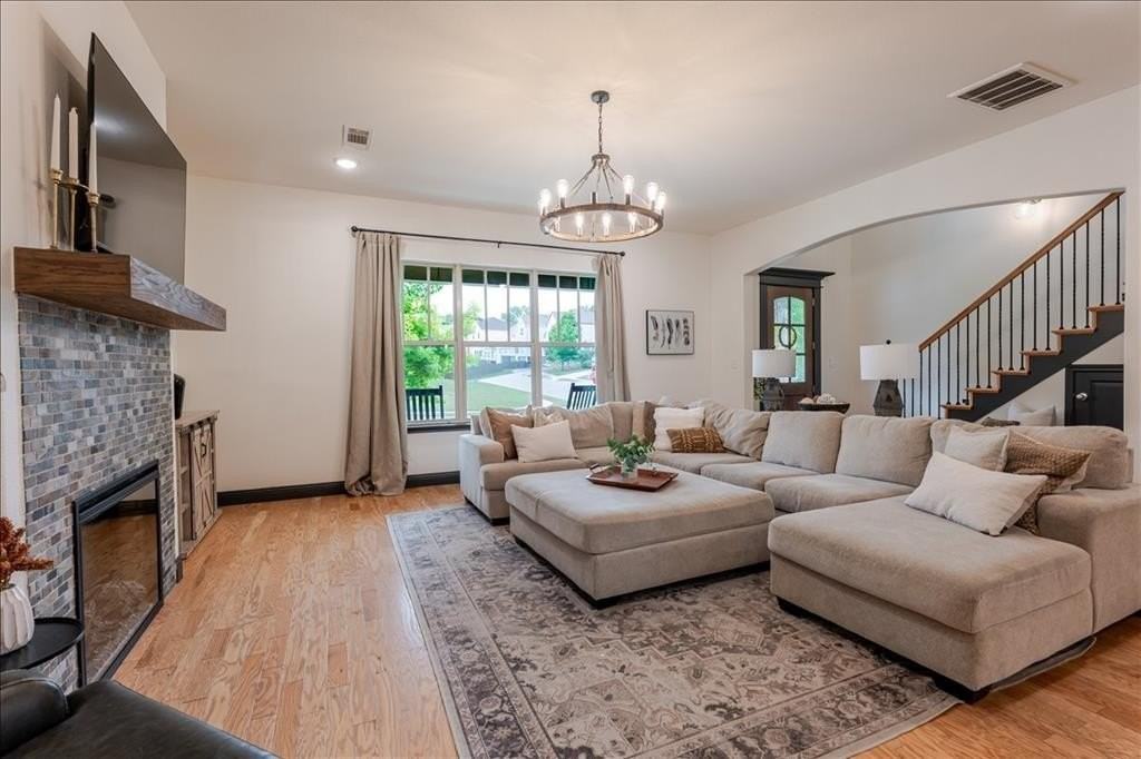 560 Inwood St - Photo 4 of 21