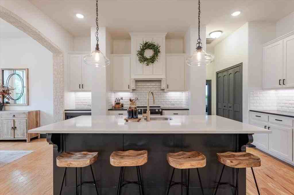 560 Inwood St - Photo 6 of 21