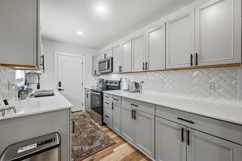 303 Brodie St - Photo 6 of 17