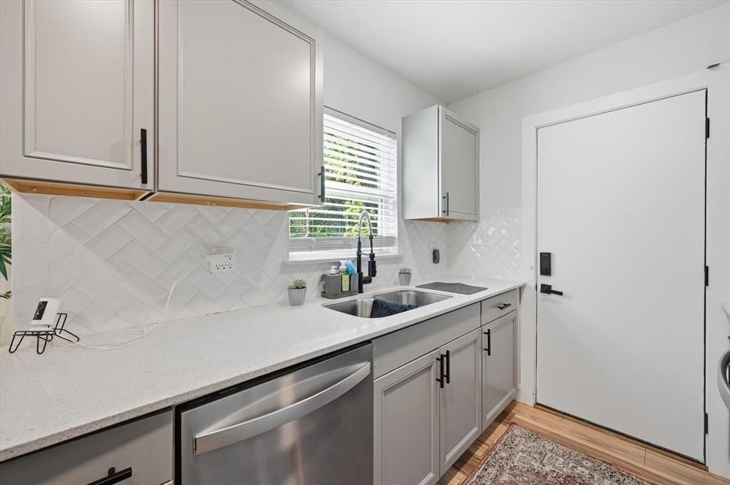 303 Brodie St - Photo 7 of 17