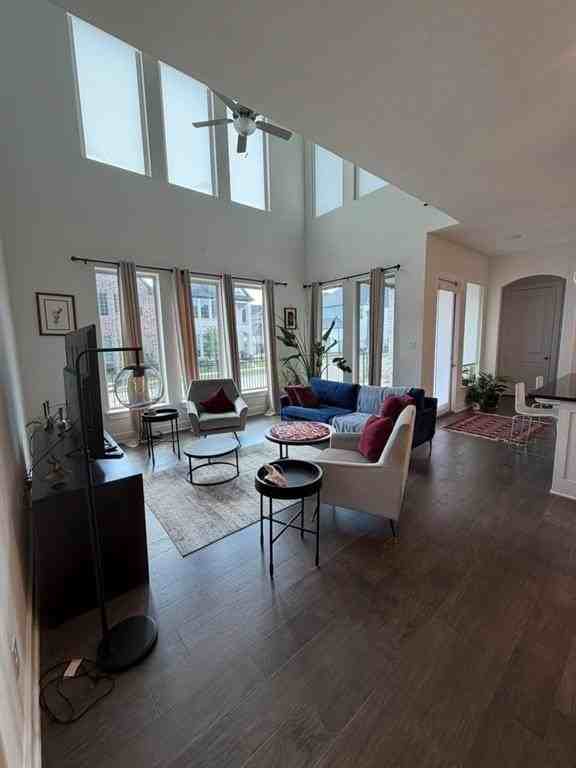 7328 Endeavor Ln - Photo 5 of 28