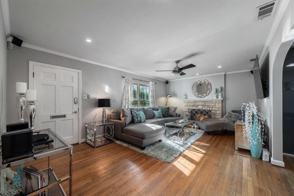 6455 Sondra Dr - Photo 3 of 20