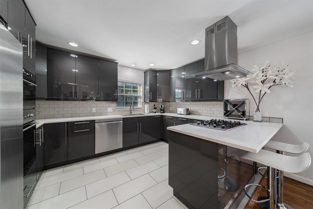 6455 Sondra Dr - Photo 7 of 20