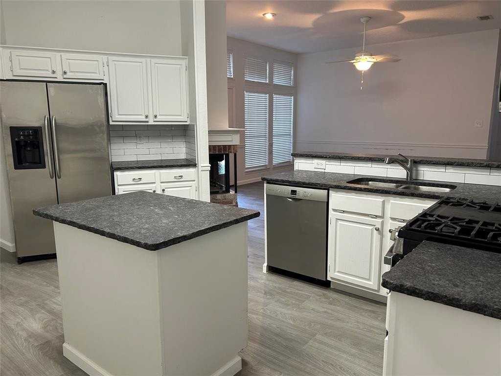 1733 Sheffield Dr - Photo 7 of 20