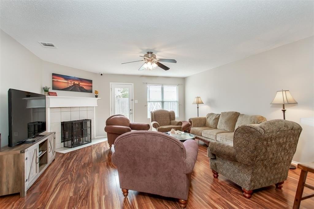 9913 Thomas Jefferson Dr - Photo 2 of 20