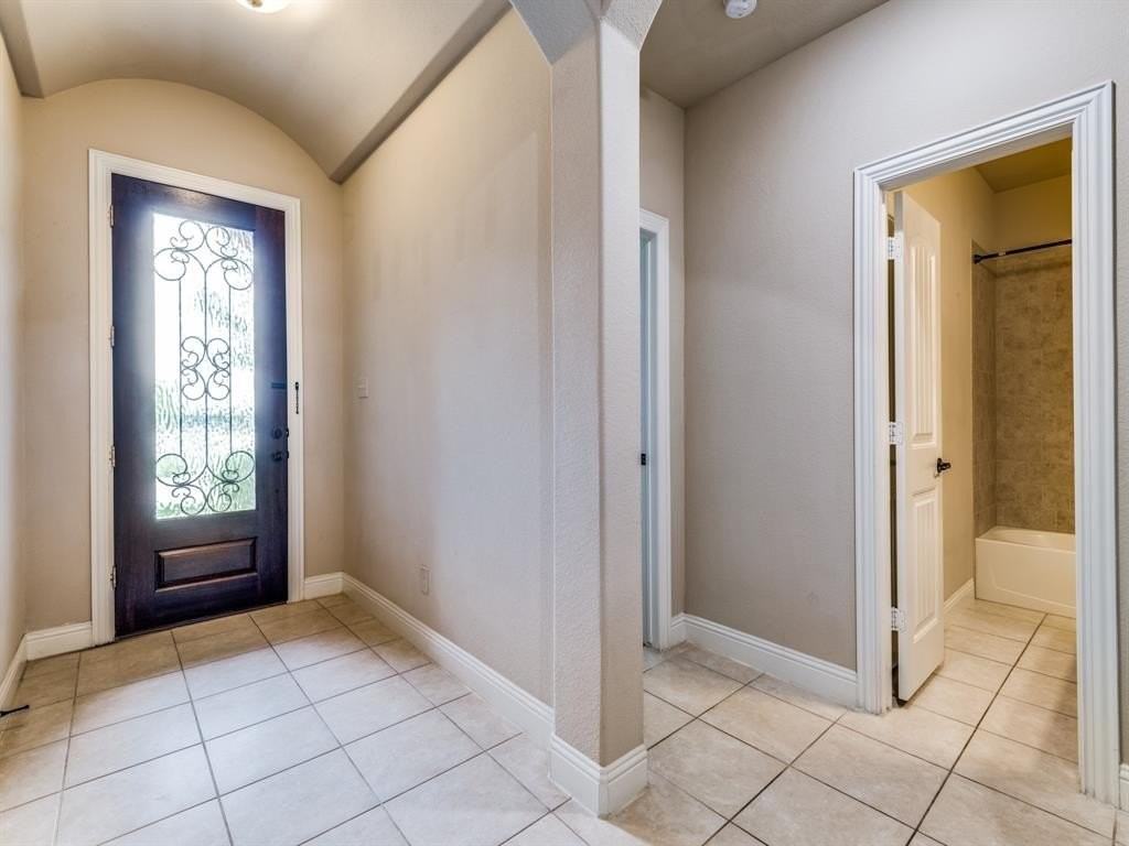 820 Callcott St - Photo 3 of 22