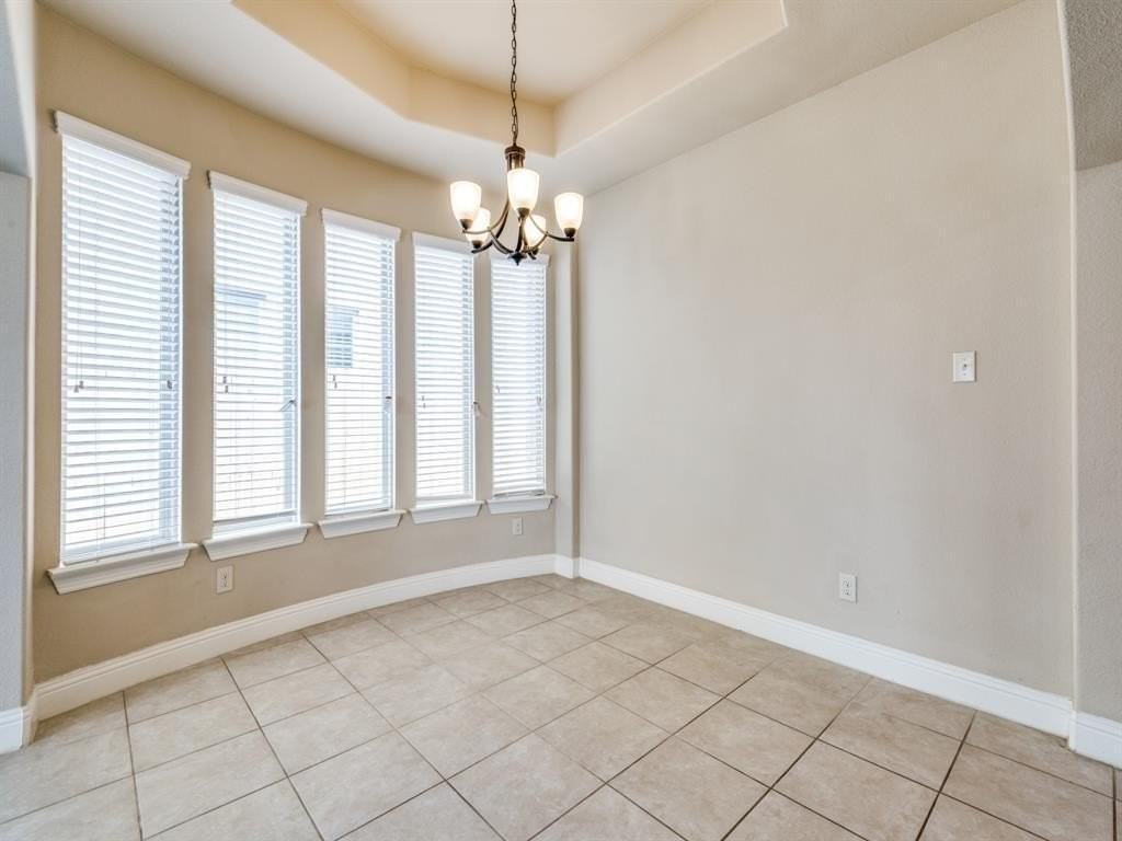 820 Callcott St - Photo 5 of 22