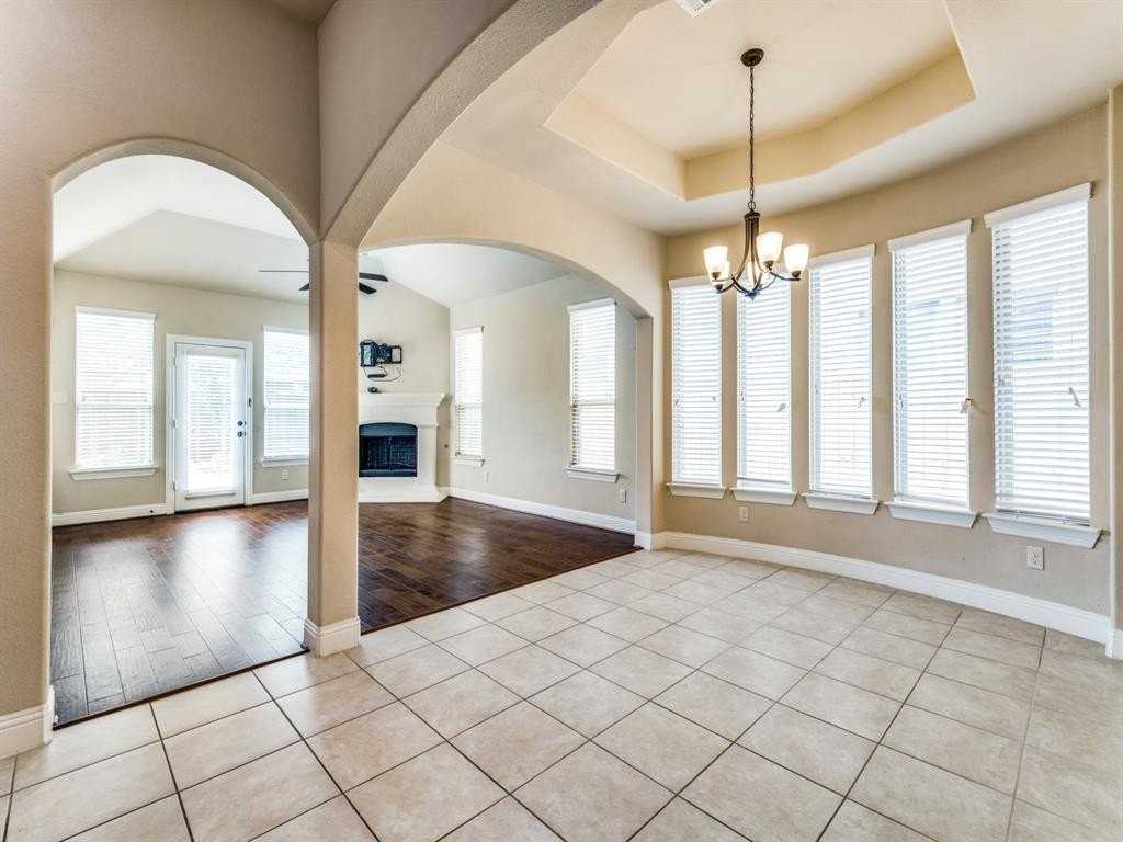 820 Callcott St - Photo 6 of 22