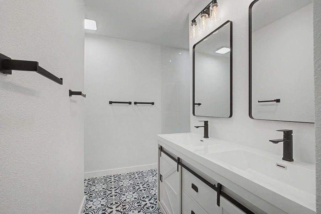 506 Laguna Dr - Photo 3 of 26