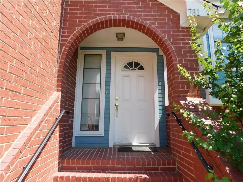 781 Pierre Ln - Photo 3 of 17