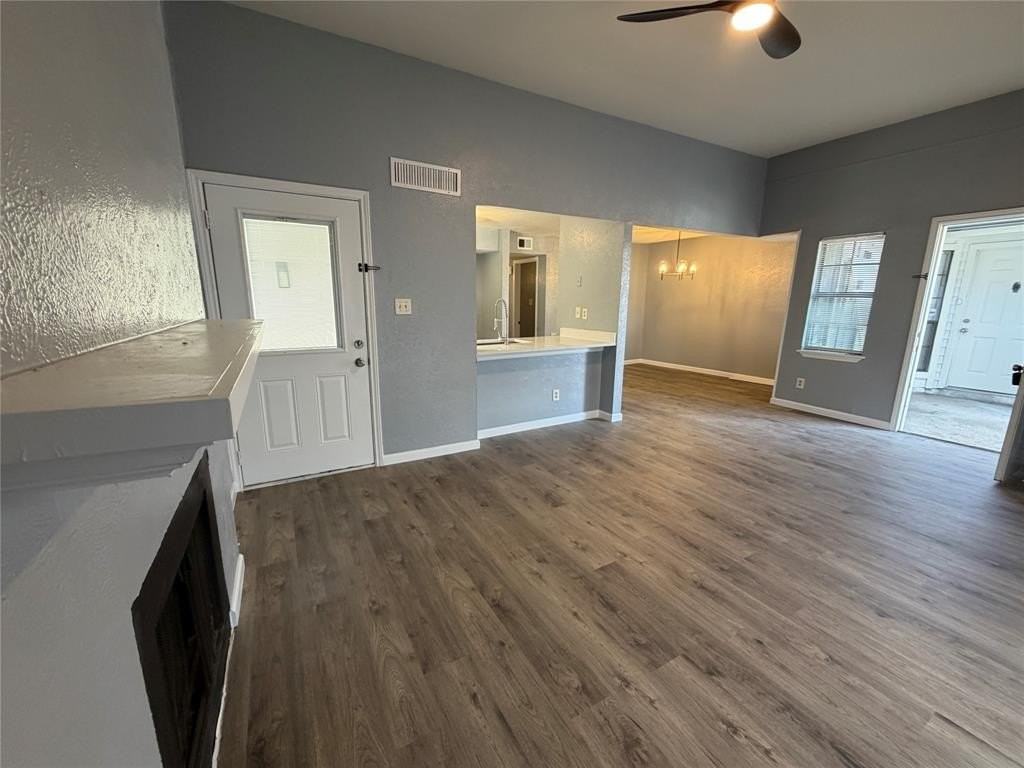 3042 Navarro Ln - Photo 3 of 17