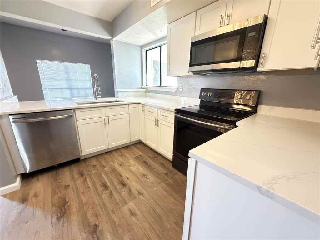 3042 Navarro Ln - Photo 6 of 17