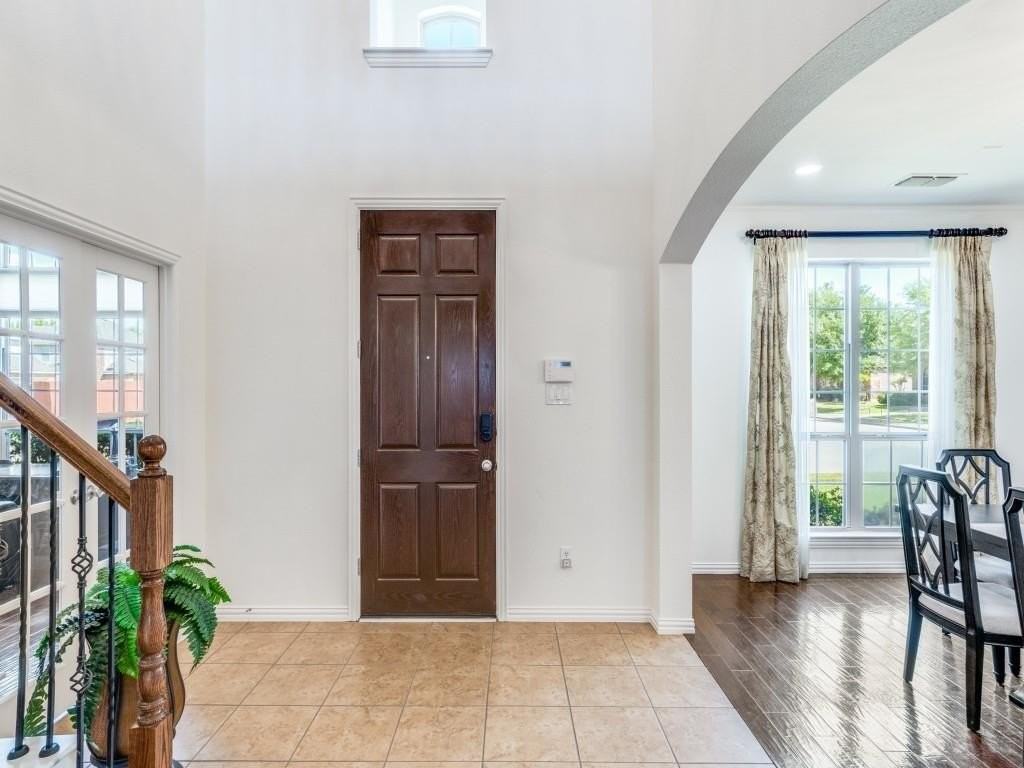 7110 Waterbury Dr - Photo 2 of 25