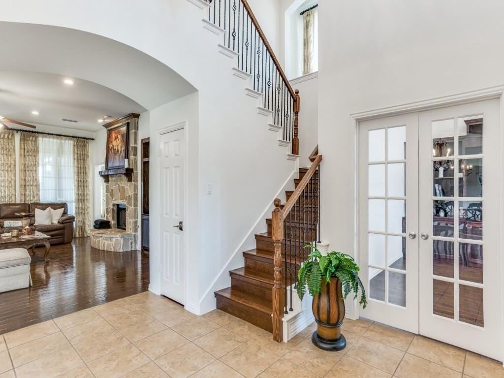 7110 Waterbury Dr - Photo 3 of 25