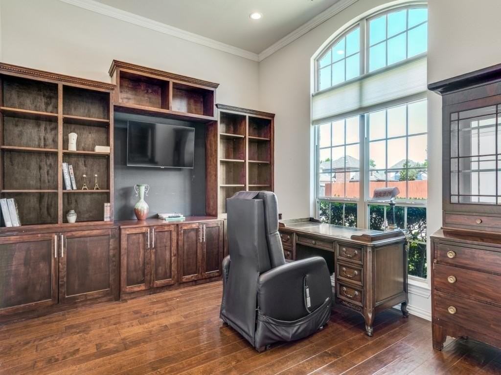 7110 Waterbury Dr - Photo 4 of 25