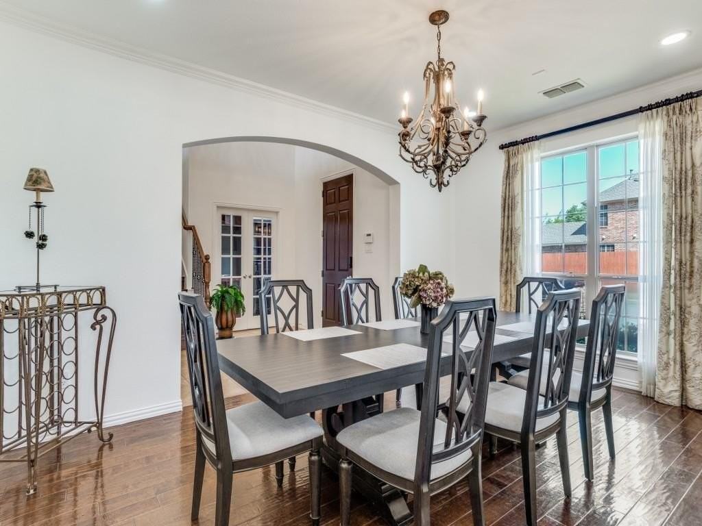 7110 Waterbury Dr - Photo 5 of 25