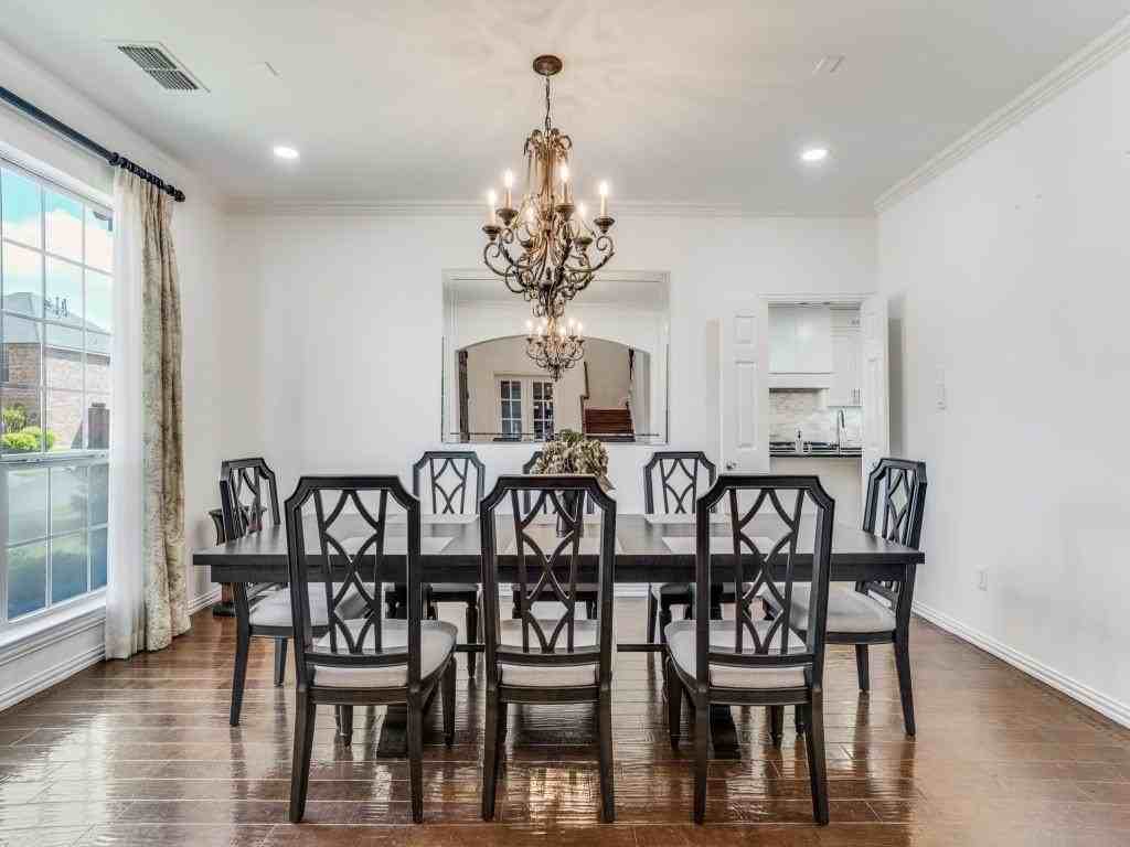 7110 Waterbury Dr - Photo 6 of 25