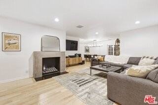 5208 Woodman Ave - Photo 4 of 8