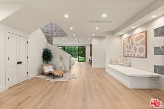 11748 La Maida St - Photo 2 of 8