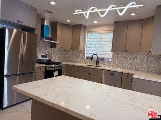 14843 Morrison St - Photo 2 of 8