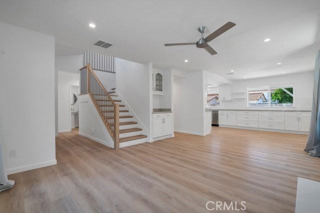 19828 Lull St - Photo 2 of 8