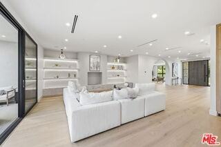 16643 Addison St - Photo 2 of 8