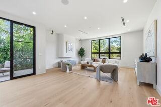 16643 Addison St - Photo 3 of 8