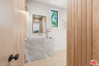 16643 Addison St - Photo 6 of 8