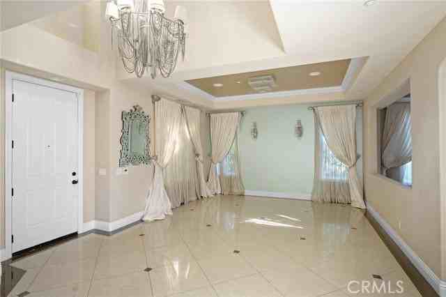 7370 Chantilly Ln - Photo 4 of 8