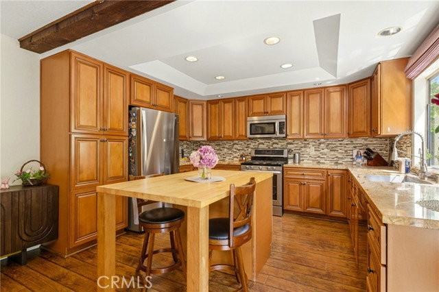 24668 Ebelden Ave - Photo 7 of 8