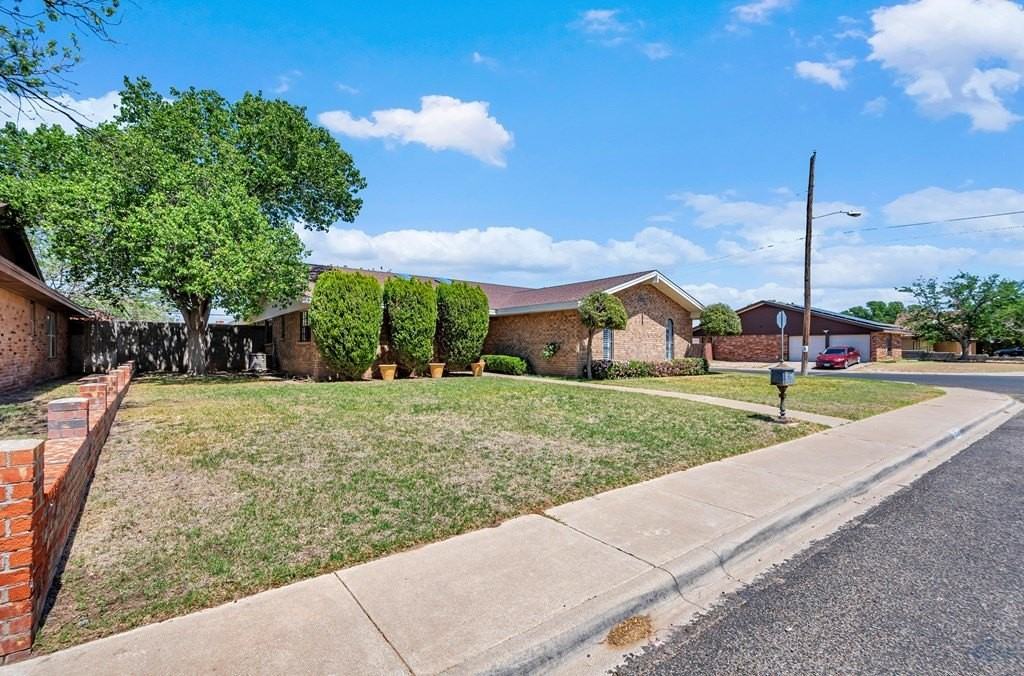 1800 W 23rd St - Photo 2 of 40