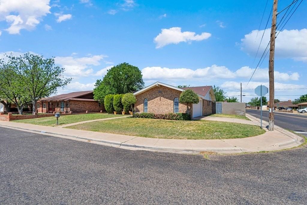 1800 W 23rd St - Photo 6 of 40