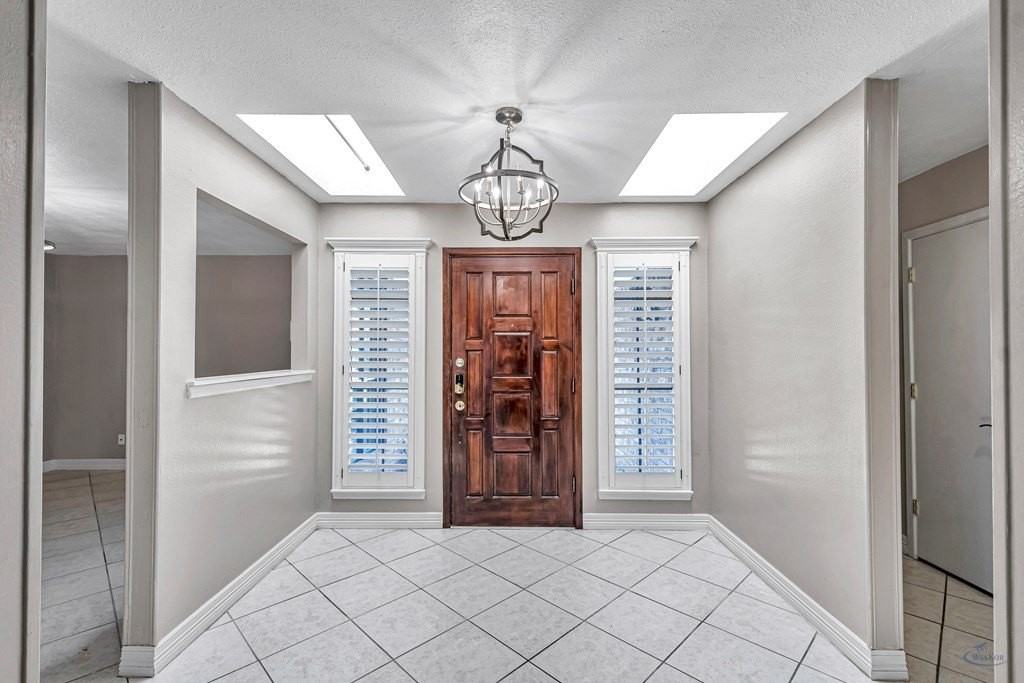 1800 W 23rd St - Photo 7 of 40