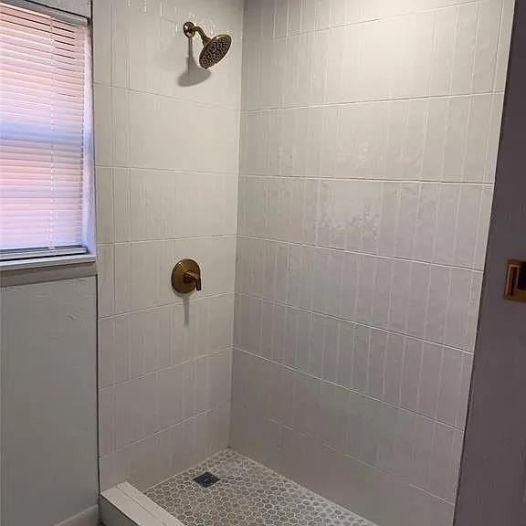 1123 W Brooks St - Photo 6 of 17